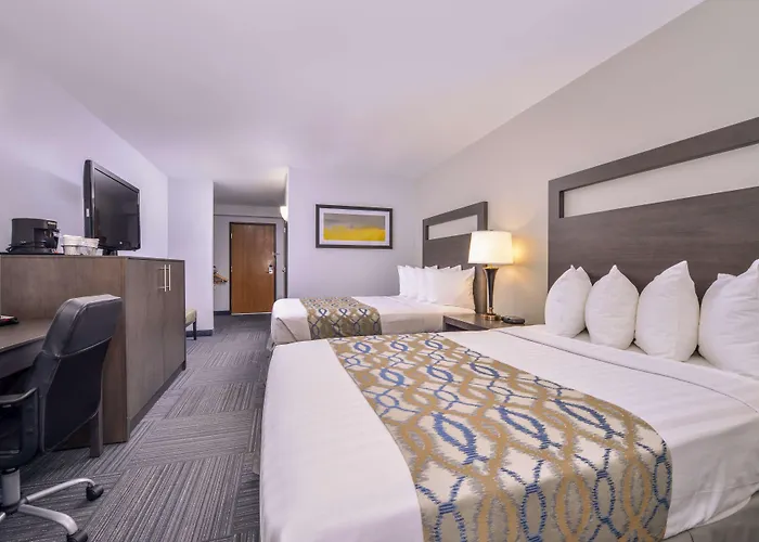 Western 3* Naperville