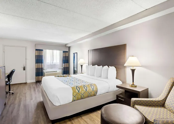 Western 3* Naperville